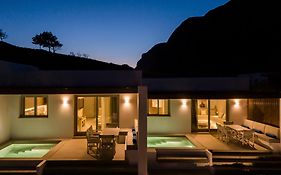 Pefki Luxury Suites